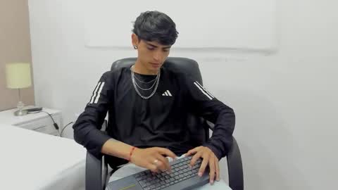 Dominic foox online show from February 5, 1:04 pm