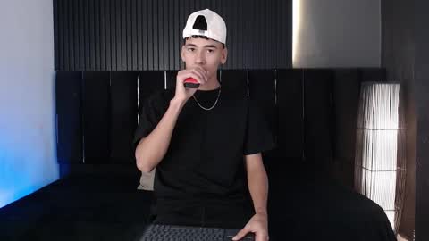 Dominic online show from March 3, 1:12 am