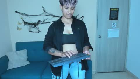 Dominick  online show from October 31, 7:09 am