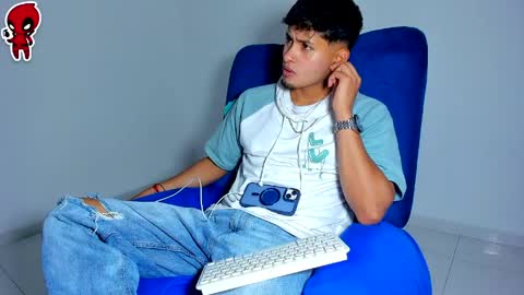  Dominic  online show from May 12, 3:15 am