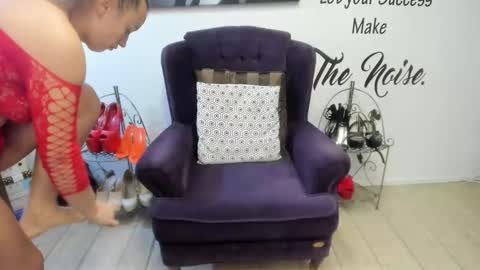 Snapshot of dominna chatting on October 9, 8:42 am Dominna online show from October 9, 8:42 am