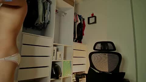 Donat Independent Model online show from October 10, 1:22 am