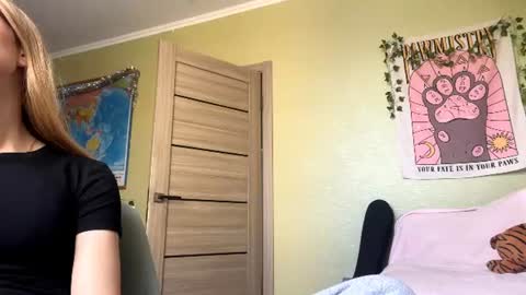 Lily online show from July 17, 5:20 am