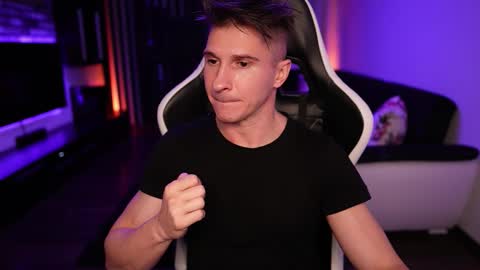 Dorian Reyes online show from October 19, 12:48 am