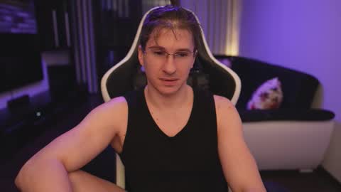 Dorian Reyes online show from February 9, 2:15 am