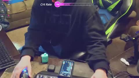 Snapshot of dotyoureyezez chatting on December 24, 7:39 am DotYourEyezez  online show from December 24, 7:39 am