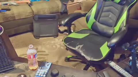 Snapshot of dotyoureyezez chatting on December 12, 12:33 pm DotYourEyezez  online show from December 12, 12:33 pm