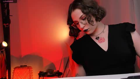 Snapshot of doublee_trouble chatting on February 22, 12:49 am Eva ana Liza online show from February 22, 12:49 am