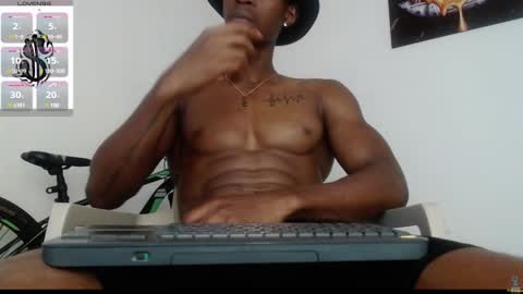 Snapshot of drake_brown_23 chatting on March 8, 5:38 am Drake 23 online show from March 8, 5:38 am