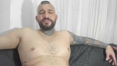 Snapshot of drake_white1 chatting on February 4, 3:44 am drake whitee Independent Model online show from February 4, 3:44 am