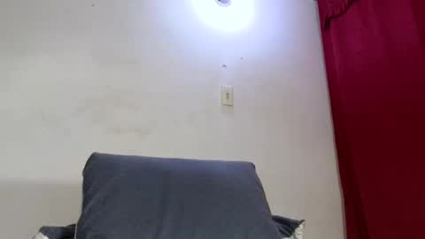 Snapshot of drakesonxx chatting on February 15, 7:39 pm Andrs  Independent Model online show from February 15, 7:39 pm