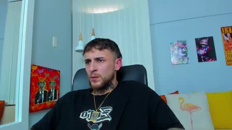 Snapshot of drako_lamar chatting on February 17, 6:39 pm Drako online show from February 17, 6:39 pm