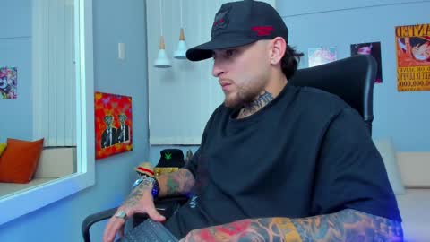 Snapshot of drako_lamar chatting on February 21, 3:21 pm Drako online show from February 21, 3:21 pm