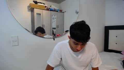 -- nicolle and jhon -- online show from December 4, 6:02 am