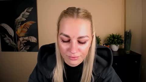 dream_dolly_ online show from October 26, 1:56 pm