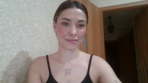 dream_petal_ online show from April 22, 8:05 pm