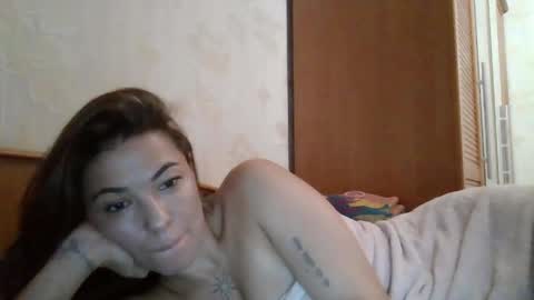 dream_petal_ online show from April 5, 2:58 pm