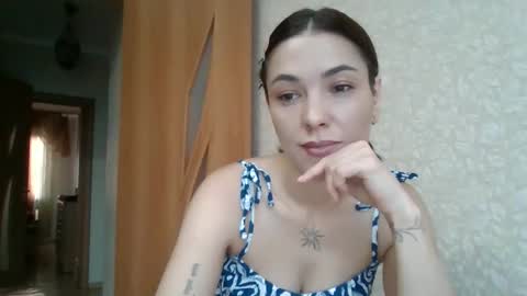 dream_petal_ online show from November 23, 9:51 am