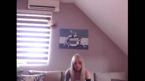 A girl online show from March 10, 11:01 am