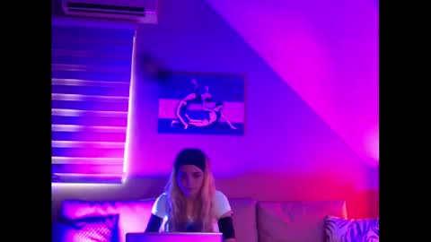 A girl online show from February 26, 7:55 am