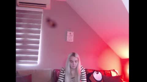 A girl online show from May 18, 7:36 am