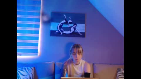 A girl online show from January 17, 10:55 am