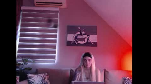 A girl online show from October 22, 7:22 am