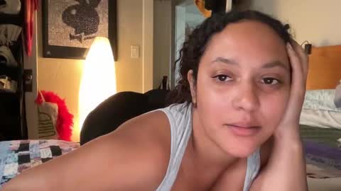 RIRI OR DREAMY online show from February 12, 9:01 pm