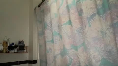 RIRI OR DREAMY online show from November 22, 4:49 pm