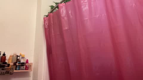 RIRI OR DREAMY online show from February 12, 5:58 pm