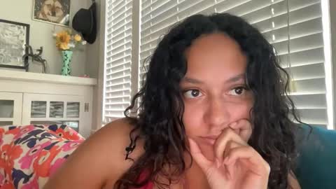 RIRI OR DREAMY online show from May 6, 5:19 pm