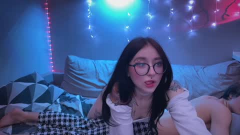 Snapshot of drillhouse_ chatting on February 1, 3:52 am Tara Sonny online show from February 1, 3:52 am