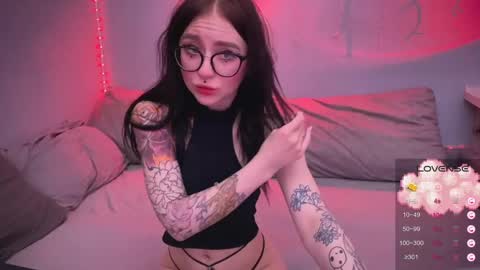 Snapshot of drillhouse_ chatting on February 17, 4:53 am Tara Sonny online show from February 17, 4:53 am