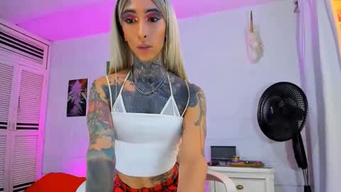 drippyorlove online show from January 17, 5:11 pm