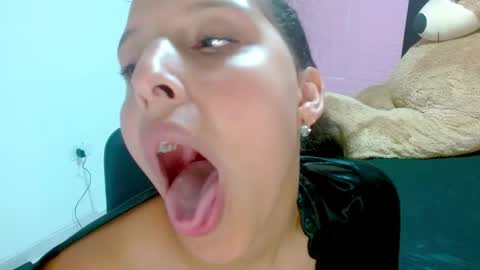 Snapshot of dulce1609 chatting on February 14, 1:45 am dulce1609 online show from February 14, 1:45 am