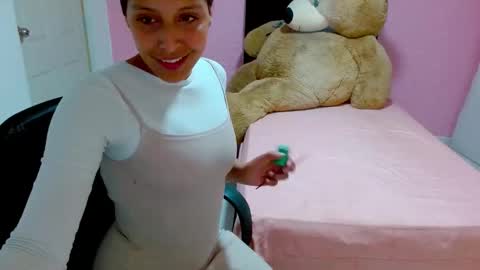 Snapshot of dulce1609 chatting on February 21, 11:54 pm dulce1609 online show from February 21, 11:54 pm