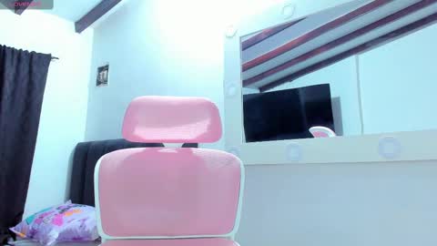 Snapshot of dulce_acosta chatting on February 23, 1:24 am Dulce online show from February 23, 1:24 am