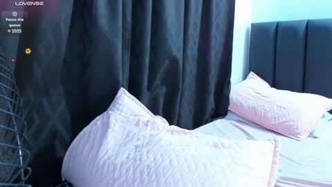 Snapshot of dulce_acosta chatting on February 15, 12:04 am Dulce online show from February 15, 12:04 am