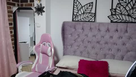 Dulce online show from June 11, 2:53 am