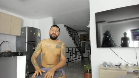 Jlozada05 online show from December 20, 8:17 am