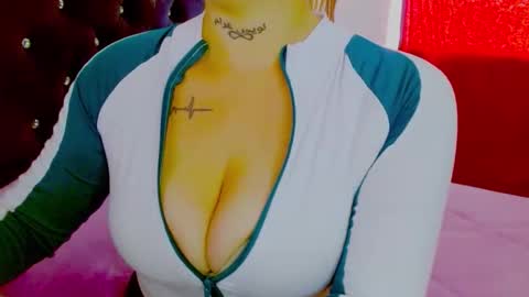 Juliana and online show from October 29, 7:47 pm