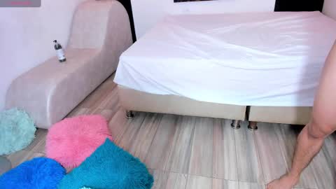 Snapshot of duo69sex chatting on September 20, 2:25 am duo69sex online show from September 20, 2:25 am