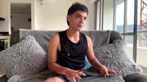 Dustin online show from October 10, 6:25 pm