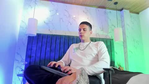 Dustin Sonne online show from March 20, 3:33 am