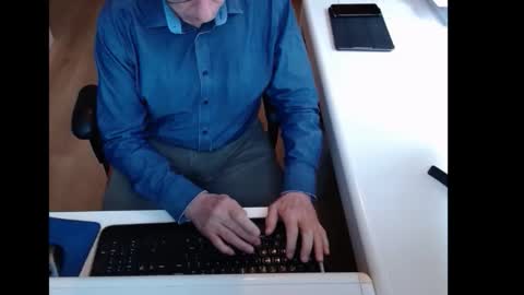 dutchpornking2 online show from March 28, 8:27 am