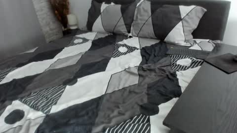 Dyanne online show from November 30, 5:31 pm