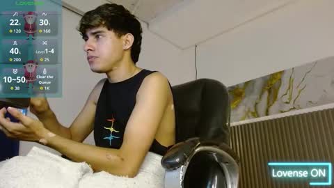 dyla_n18_ online show from December 14, 8:26 pm