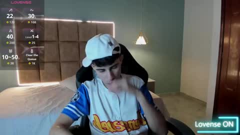 dyla_n18_ online show from May 21, 8:59 pm