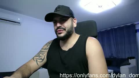Snapshot of dylan_dom_ chatting on October 19, 10:25 pm Dylan Dom online show from October 19, 10:25 pm