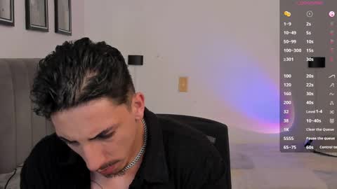 Snapshot of dylan_spencer chatting on February 17, 10:27 pm Bryan model independient online show from February 17, 10:27 pm
